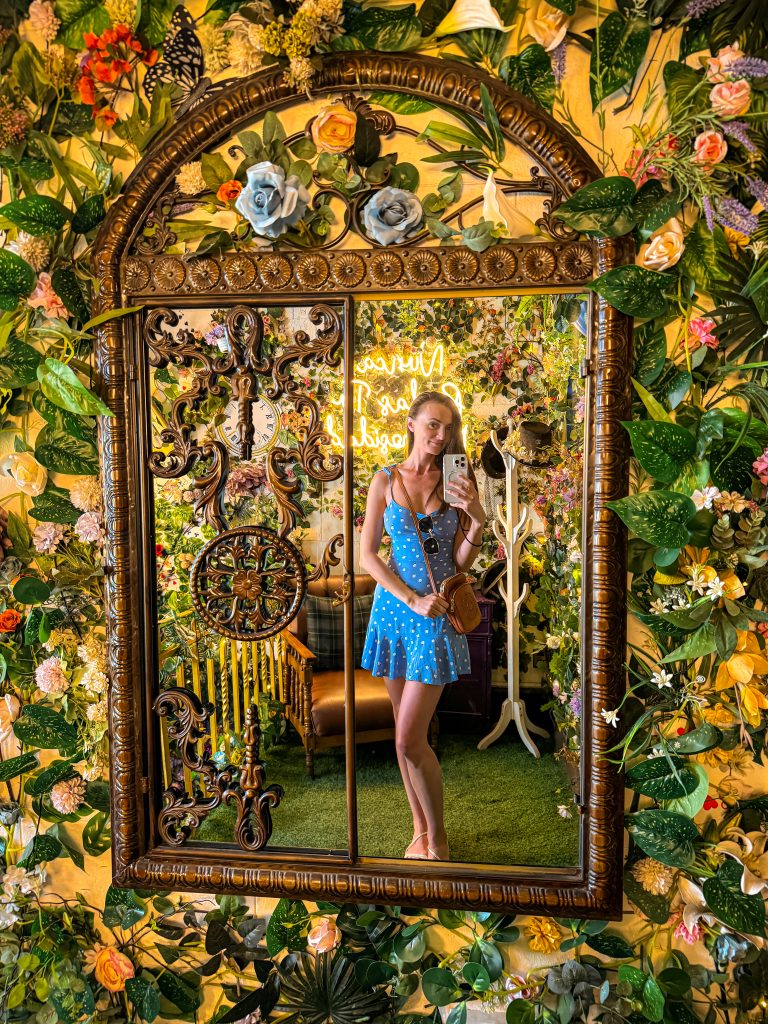 Mirror selfie of a woman at Wonderland Cafė