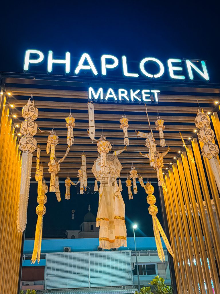 Entranceway to Phaploen market with Thai lanterns