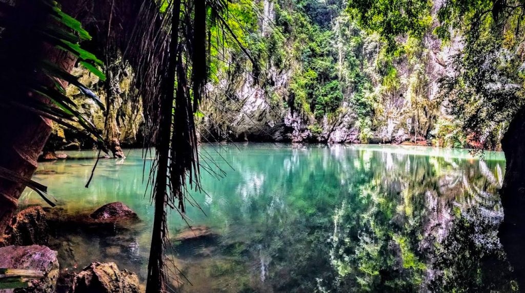 Turquoise blue lagoon in Railay